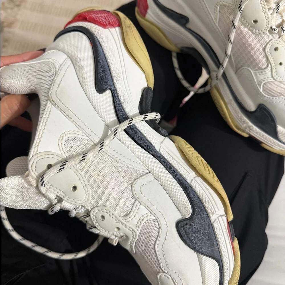 Balenciaga White and Cream Women's Sneakers - Picture 5 of 12